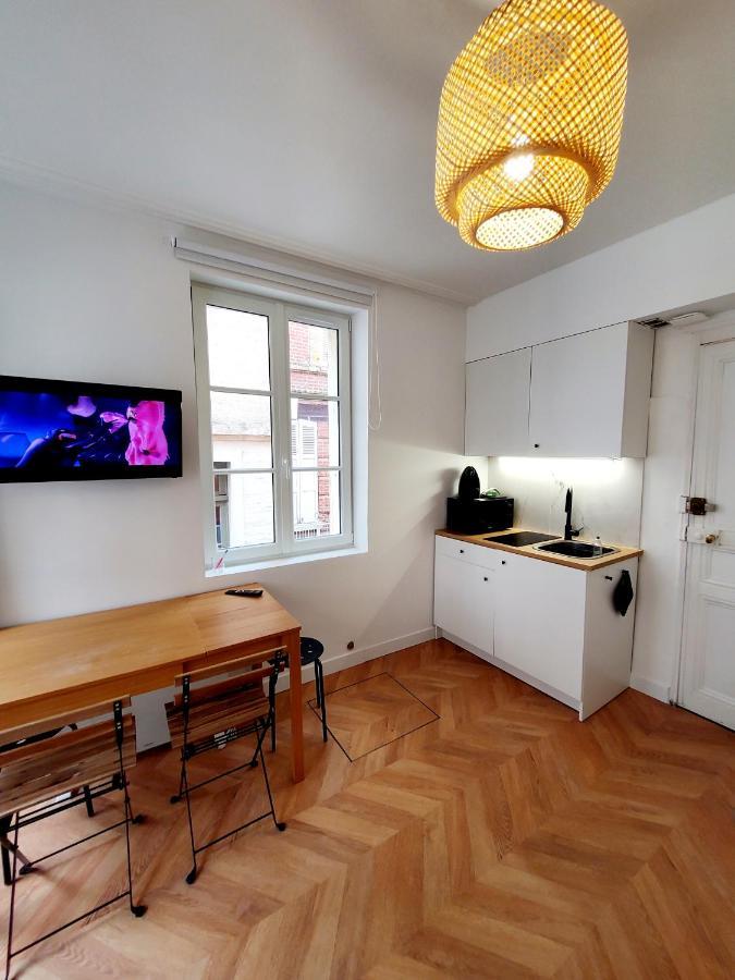 Studio Jeannette Avec Balcon Et Juste A 130 Metres Plage ! Plein Centre ! Wifi - Draps Serviettes Inclus ! ทรูวิลล์-ซูร์-แมร์ ภายนอก รูปภาพ